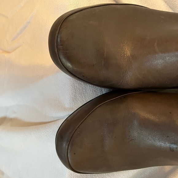 Clarks 8.5 Mushroom brown booties - Picture 3 of 4